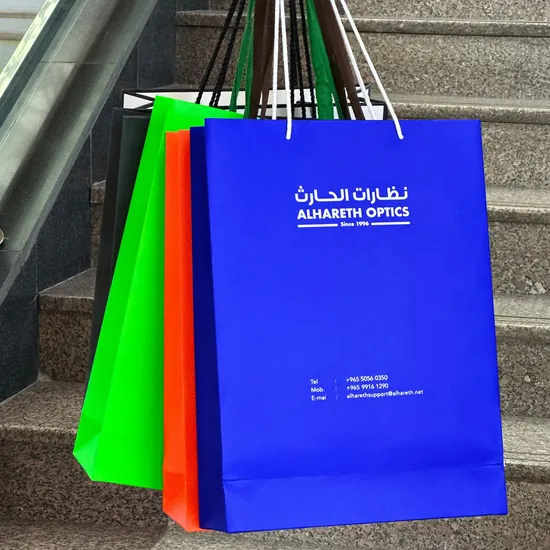 Sac cadeau de luxe imprimé en papier noir avec poignée